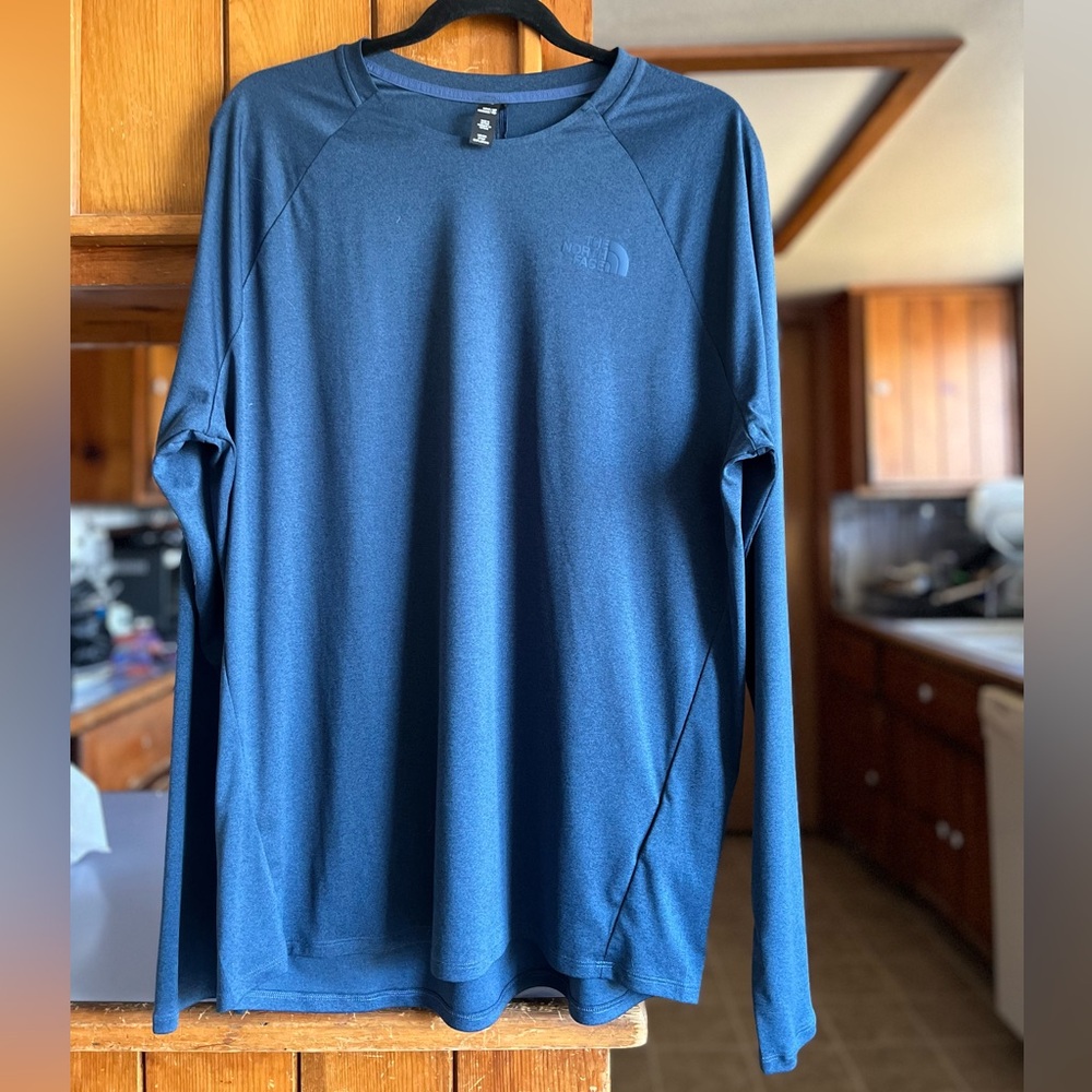 The North Face men’s long sleeve shirt. XL